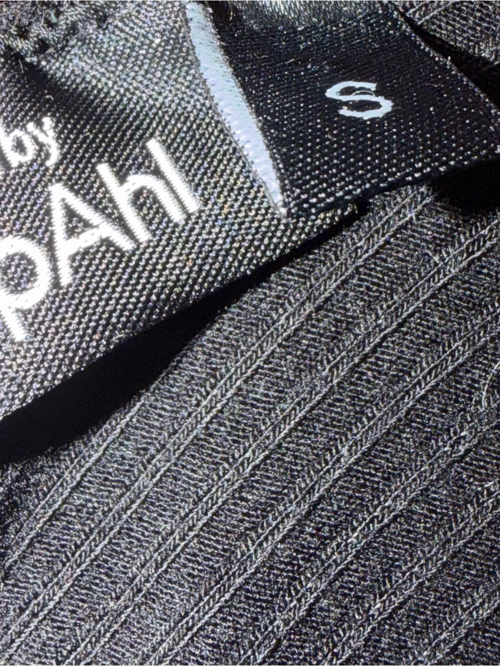KappAhl Black Ruffle V-Neck Ribbed Tank - Picture 2 of 3
